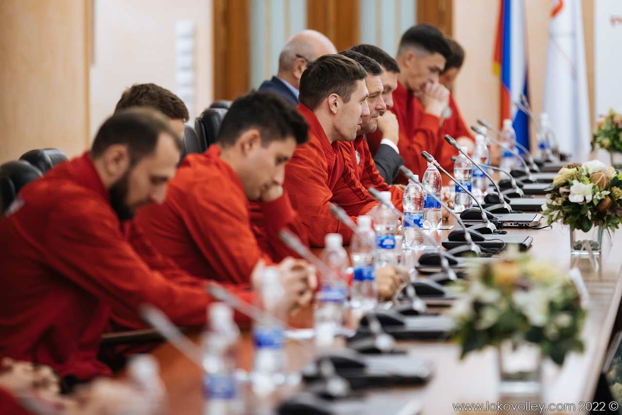 Фото В Управлении Западно-Сибирской железной дороги прошла встреча новосибирского «Локомотива» с руководством клуба. 7 - Сиб.ФМ Фото В Управлении Западно-Сибирской железной дороги прошла встреча новосибирского «Локомотива» с руководством клуба. 7